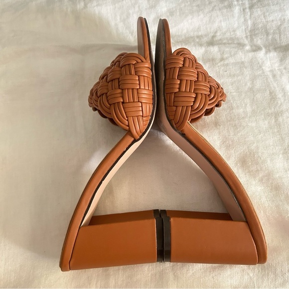 Chase + Chloe | Tan Heeled Shoes with Woven Design - Picture 4 of 7